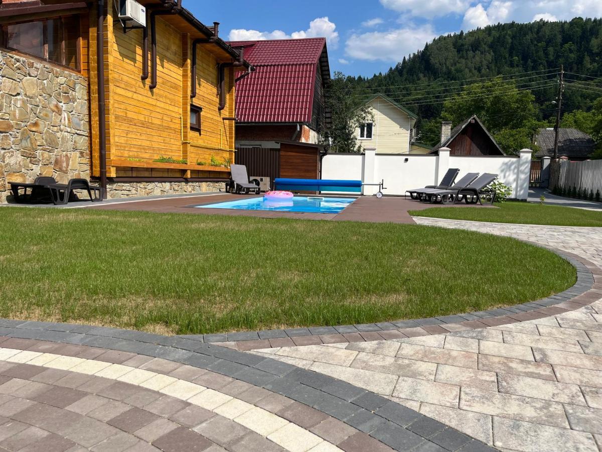 Гірський Кришталь Lägenhet Skole Exteriör bild